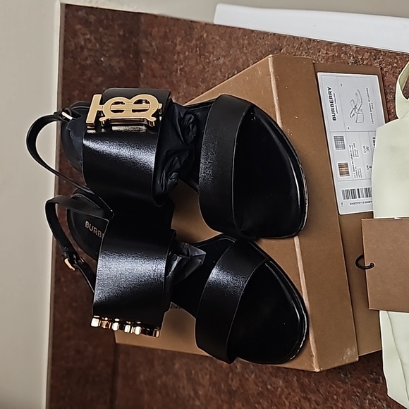 Burberry leather women sandals - Picture 1 of 15
